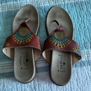 L'ATISTE Women's Brown Sandals with Vibrant Pattern